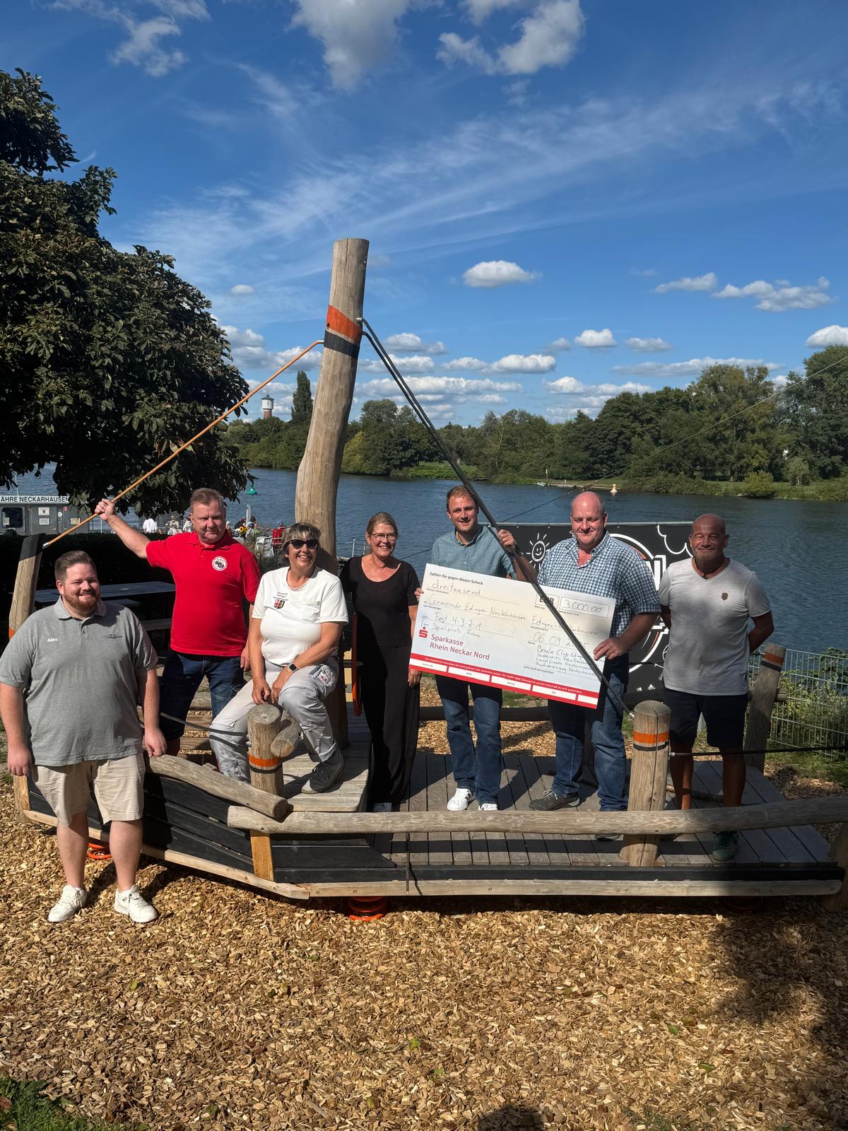 Du betrachtest gerade Spendenübergabe nach „4,3,2,1“-Fest